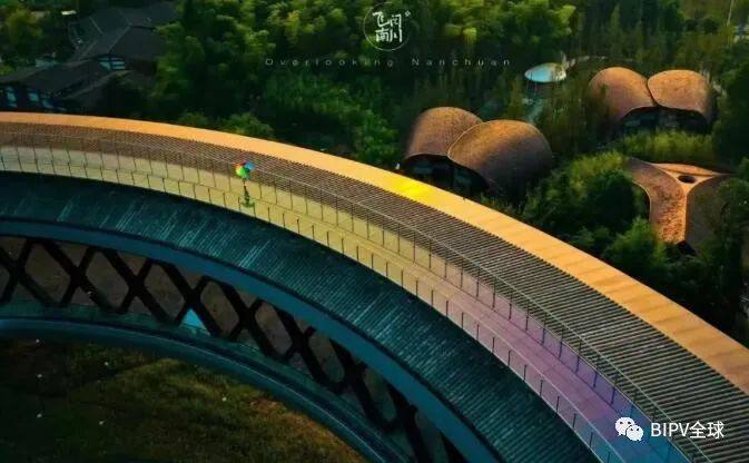 BIPV应用新场景!光伏玻璃栈道建成 BIPV应用新场景!光伏玻璃栈道建成