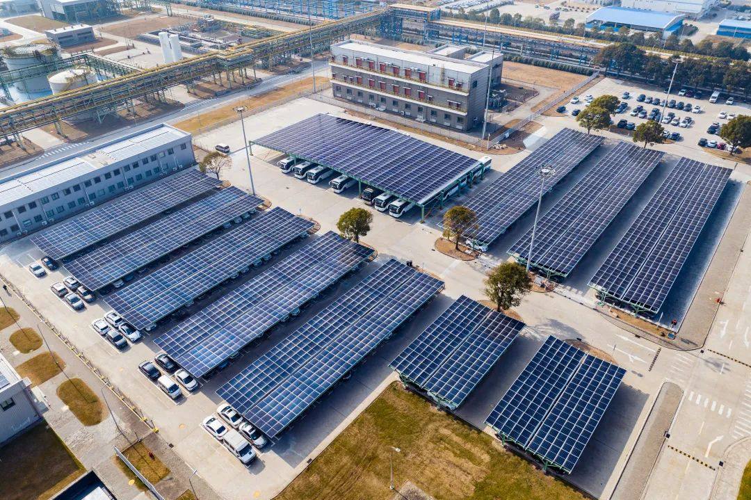 科思创上海基地大型光伏设施投运，聚氨酯创新赋能绿色能源