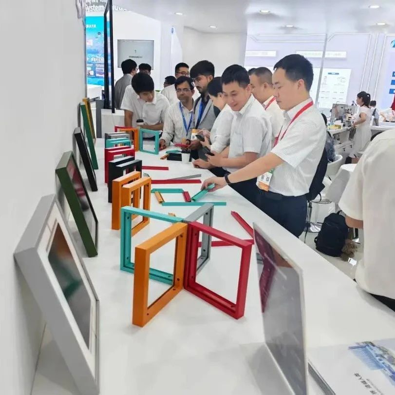 "双碳"新利器！时代新材聚氨酯复材光伏边框亮相SNEC，助力光伏产业绿色升级